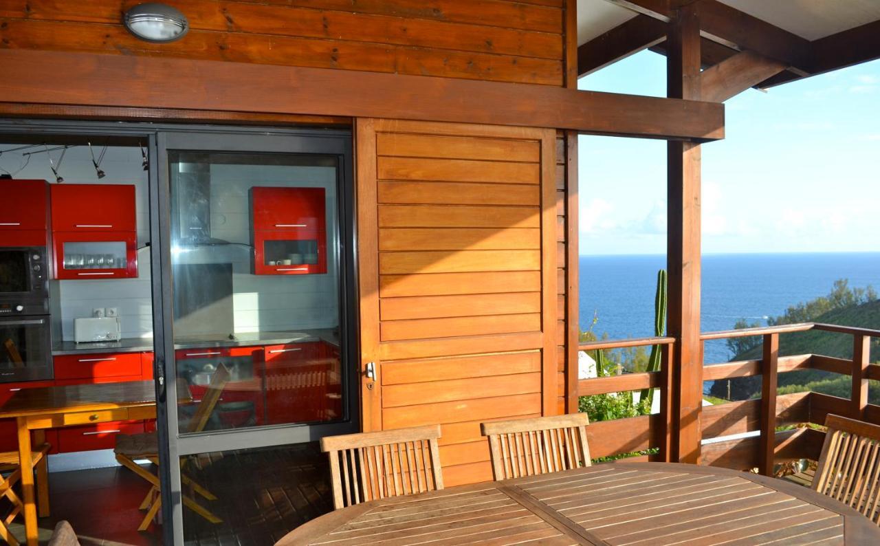 Villa Atypique Le Chat Perche De Grand Anse Petite-Ile Exterior photo