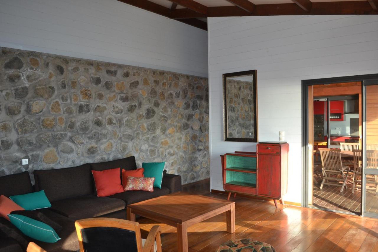 Villa Atypique Le Chat Perche De Grand Anse Petite-Ile Exterior photo