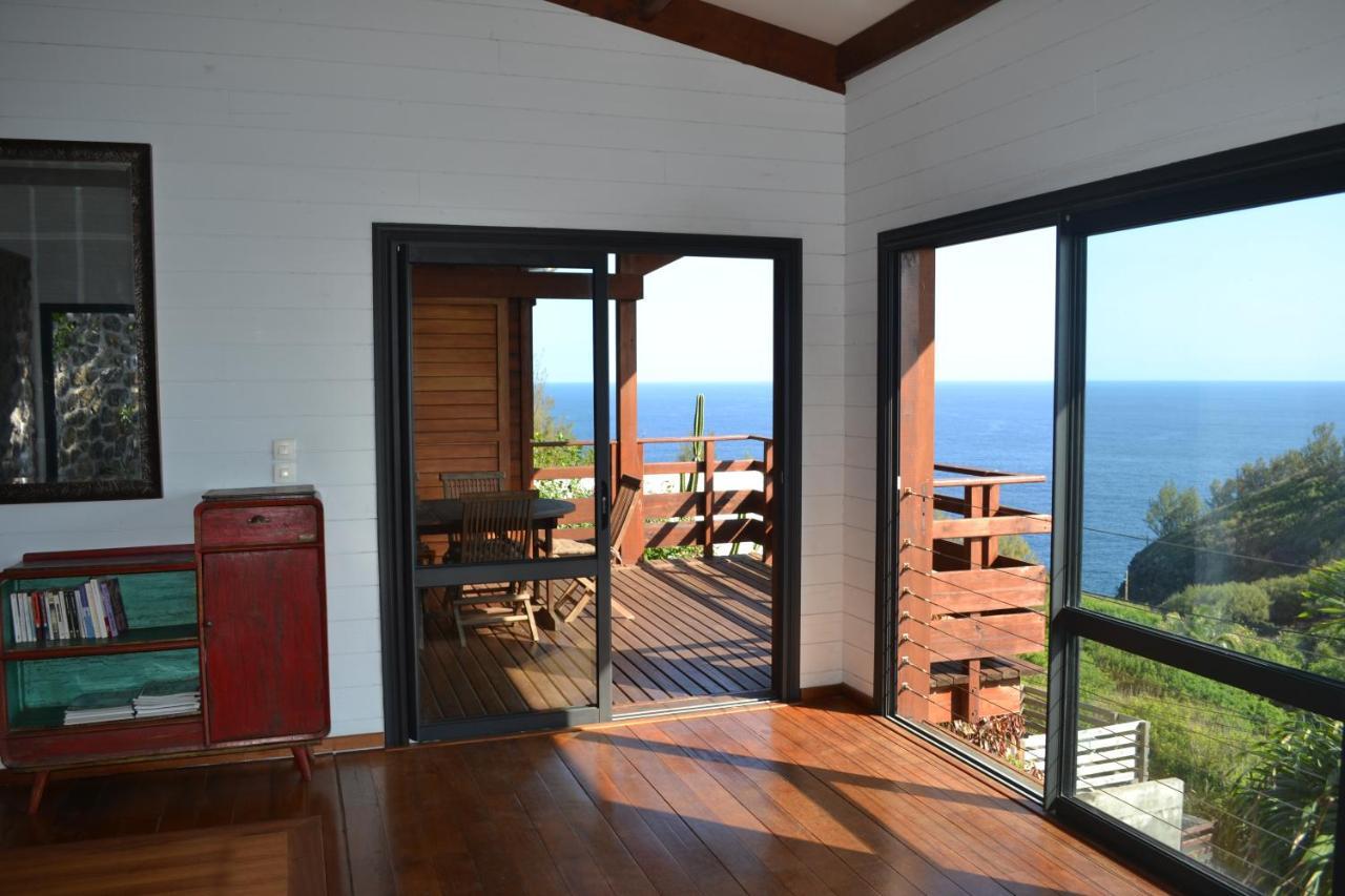 Villa Atypique Le Chat Perche De Grand Anse Petite-Ile Exterior photo