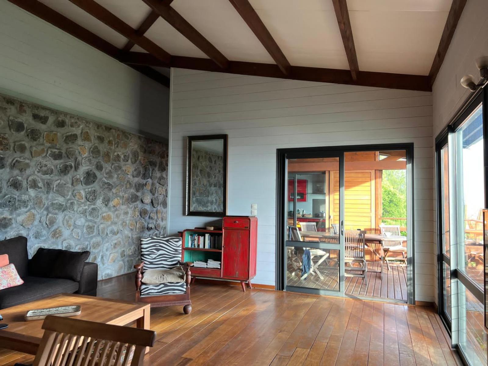 Villa Atypique Le Chat Perche De Grand Anse Petite-Ile Exterior photo